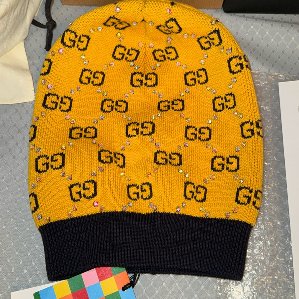 NWT Gucci hat pristine condition size M yellows n black